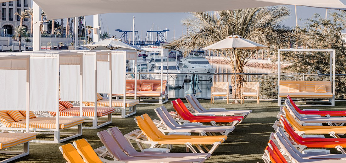 Dulce en el Agua: Tu Bar junto a la Piscina