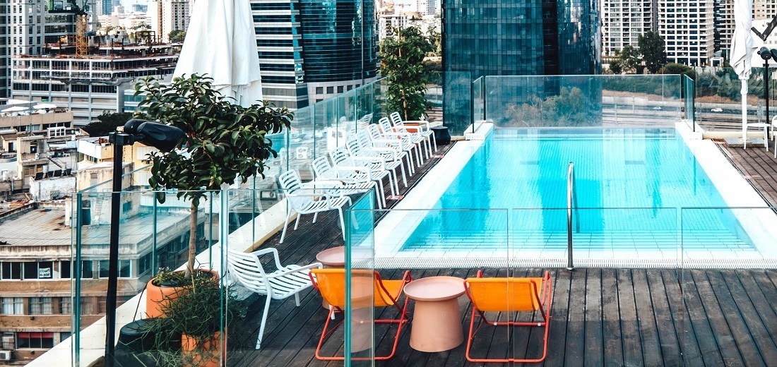 Indigo hotel con piscina en la azotea