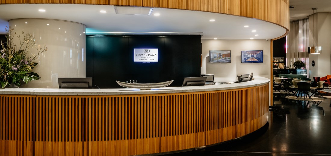 Recepción del hotel Crowne Plaza Tel Aviv City Cen