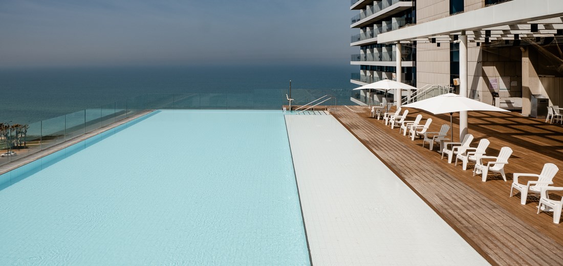 Piscina infinita del Hotel VERT Lagoon Netanya