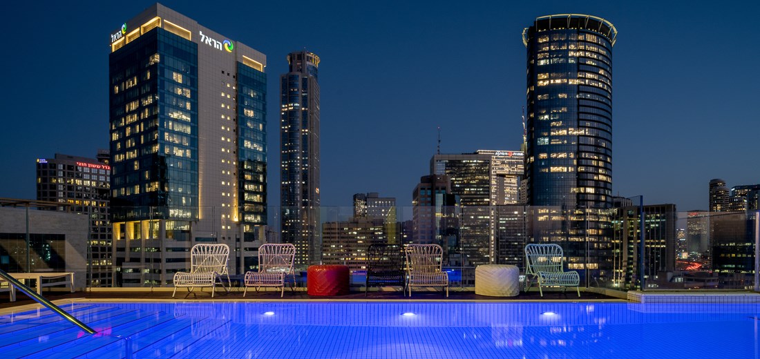 Indigo hotel con piscina en la azotea